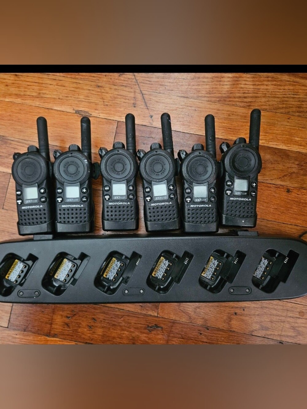 Motorola CLS1110 (6 radios and 1 charging base)